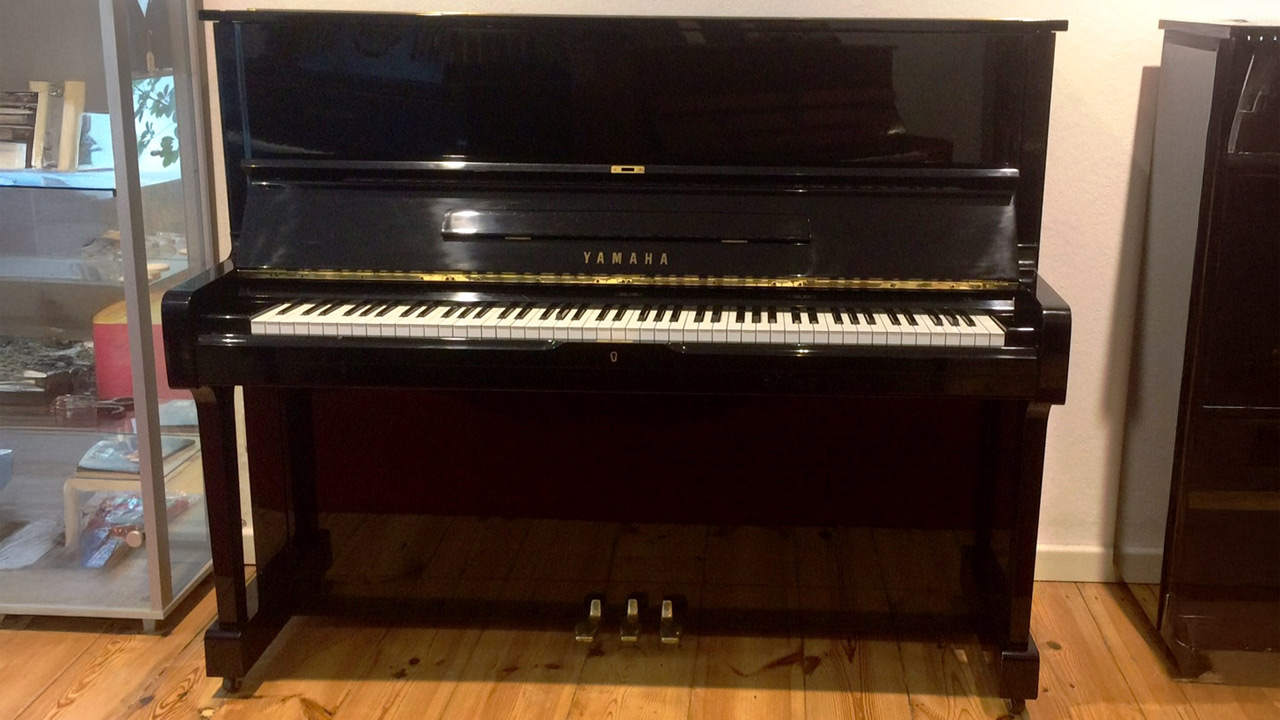 Yamaha-U1-Klavier-1-Header Gebrauchtes Yamaha U1 Klavier Schwarz Hochglanz