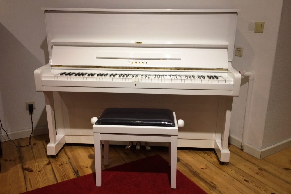 Yamaha U 1 Klavier