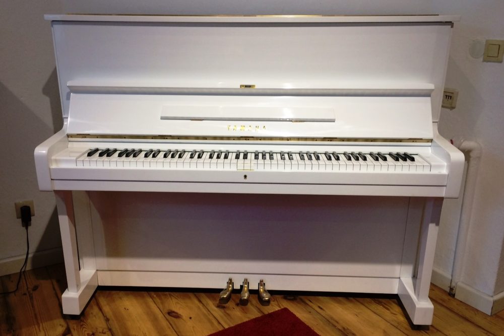 Yamaha U1 Klavier