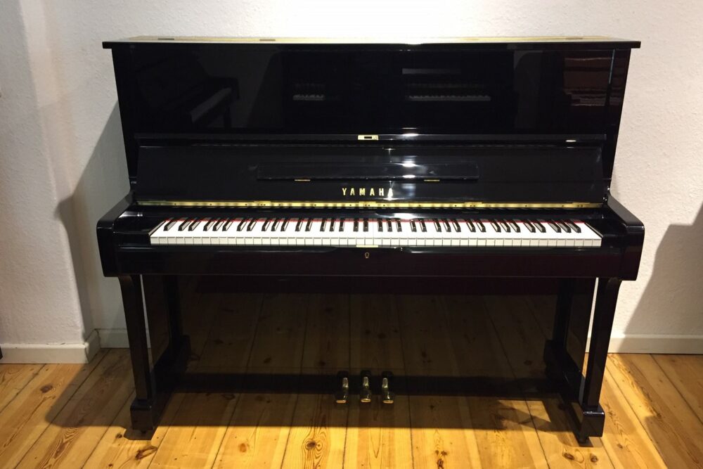 Yamaha-Klavier-U1