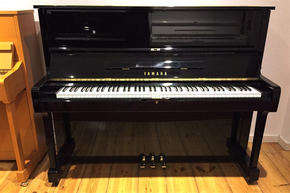 Yamaha-U1-Klavier