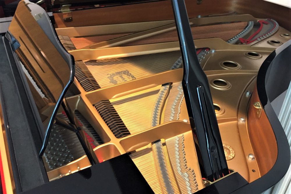 Yamaha-grand-piano-C6