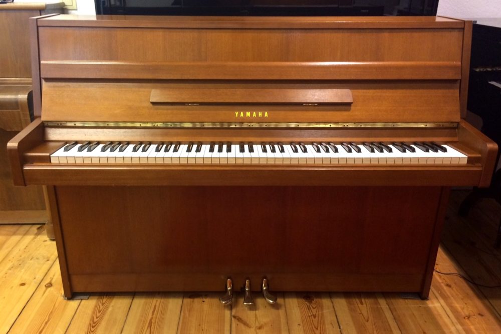 Yamaha-Klavier-Modell-104