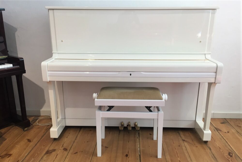 Yamaha-U1-Piano-weiß