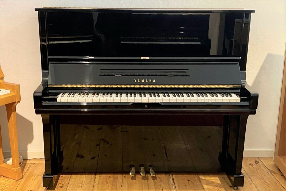 Yamaha-U3-Klavier