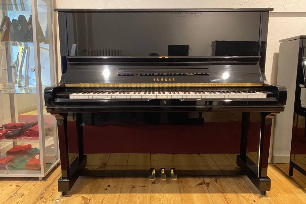 Yamaha-U3-Klavier