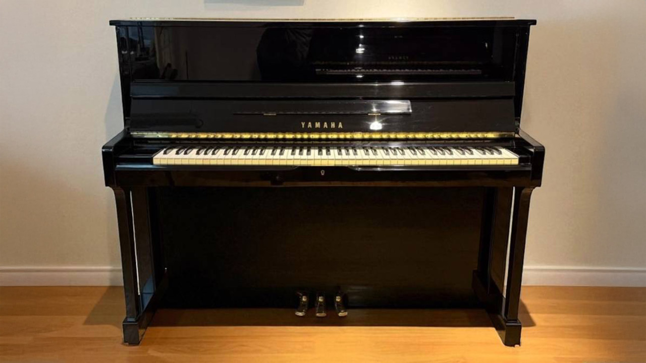 Yamaha-Klavier-SU-118-C-Schwarz-Header