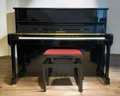 Yamaha Klavier P121 N Schwarz-poliert, gebraucht, sehr gepflegt
