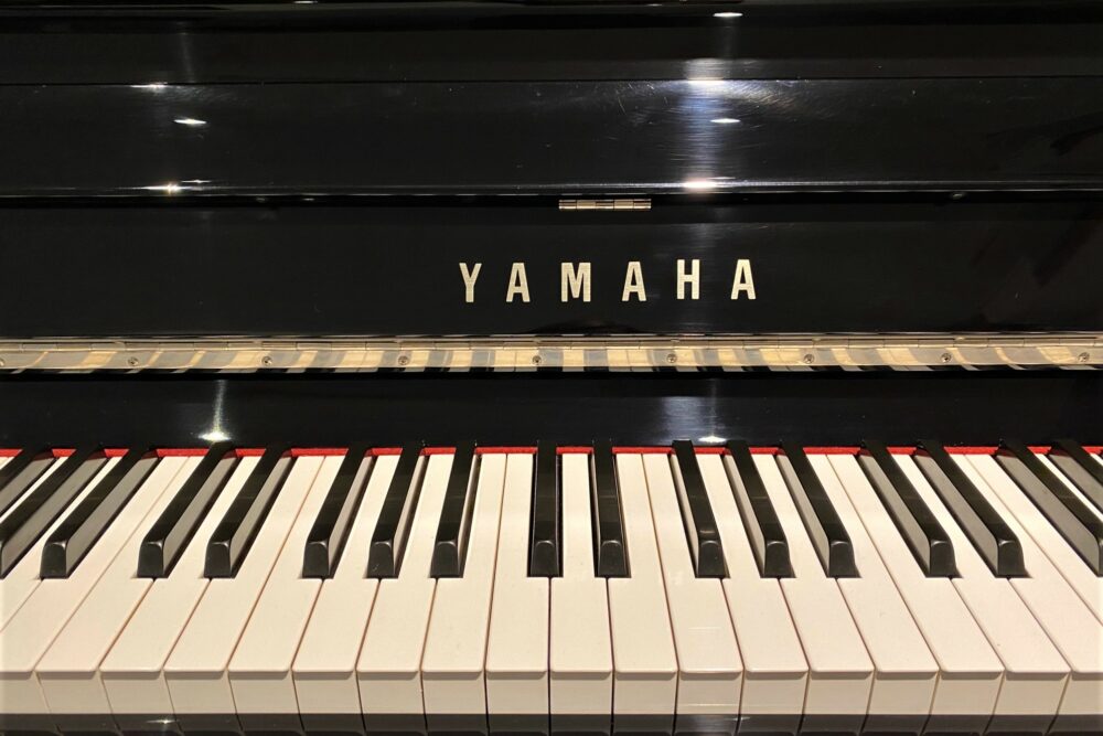 Yamaha-Piano-P121-Chrom