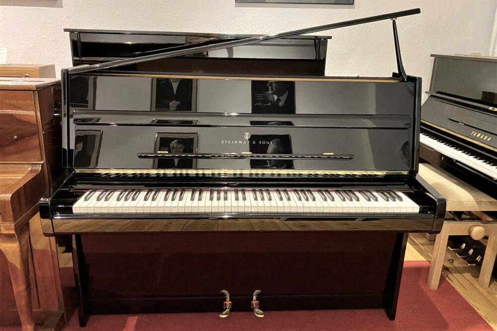 Steinway-&-Sons-Klavier-Z-114-schwarz