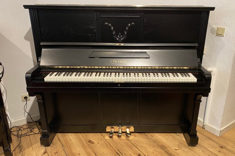 Petrof-Klavier-Modell-130