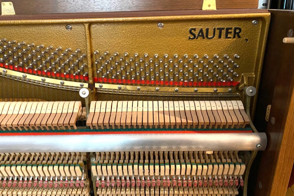 Sauter-Klavier-innen