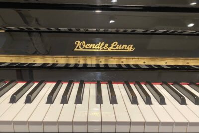Wendl & Lung Klavier, 122 Universal, Schwarz Hochglanz