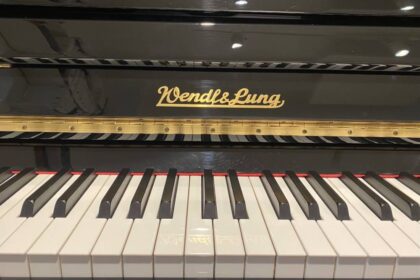 Wendl & Lung Klavier, 122 Universal, Schwarz Hochglanz