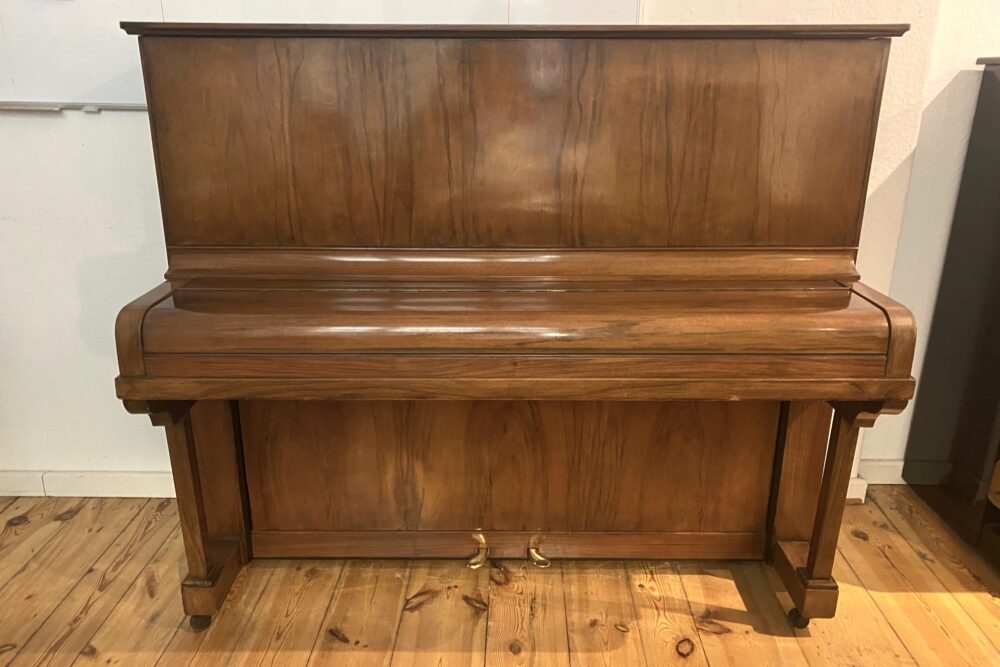 Steinway-Klavier-Modell-K-132