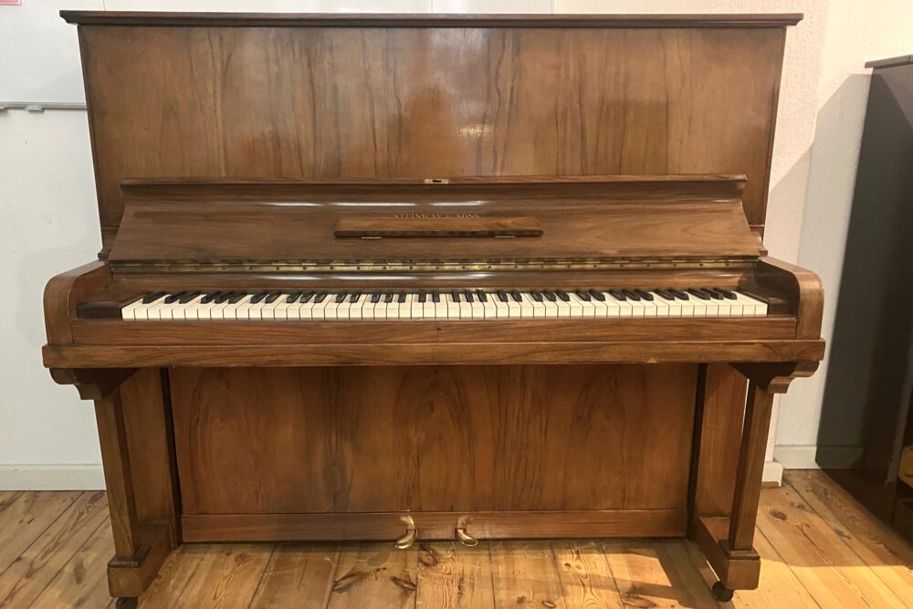 Steinway-&-Sons-Klavier-Modell-K-132