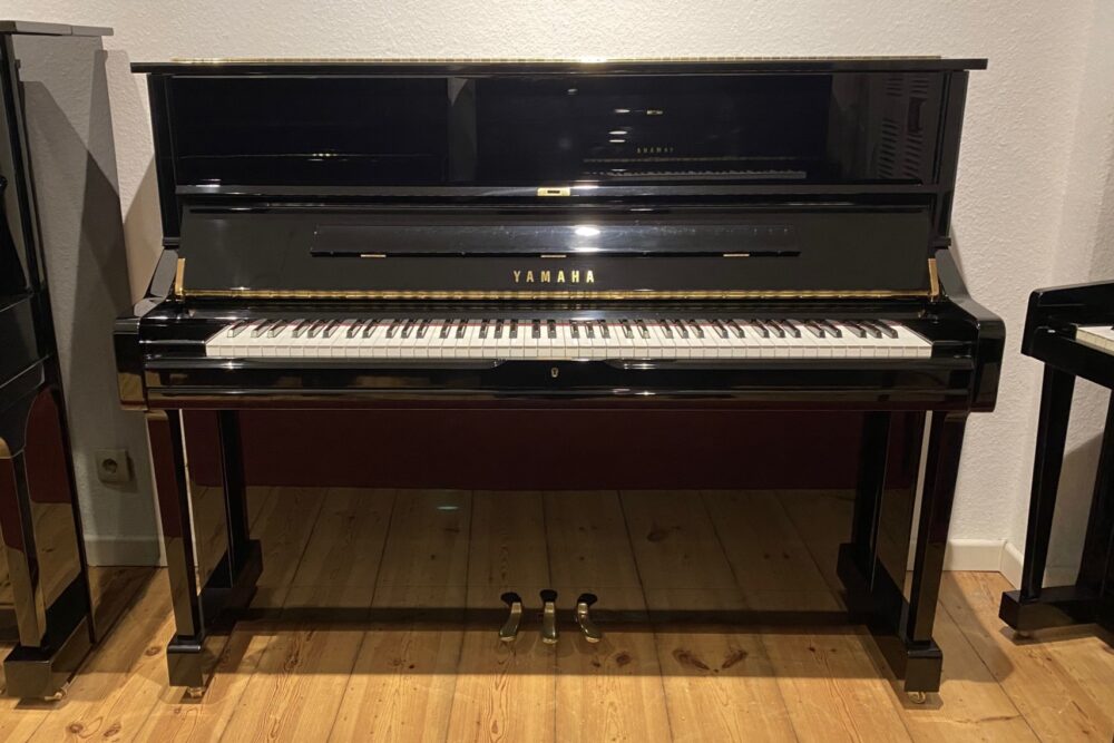 Yamaha-U1-Klavier