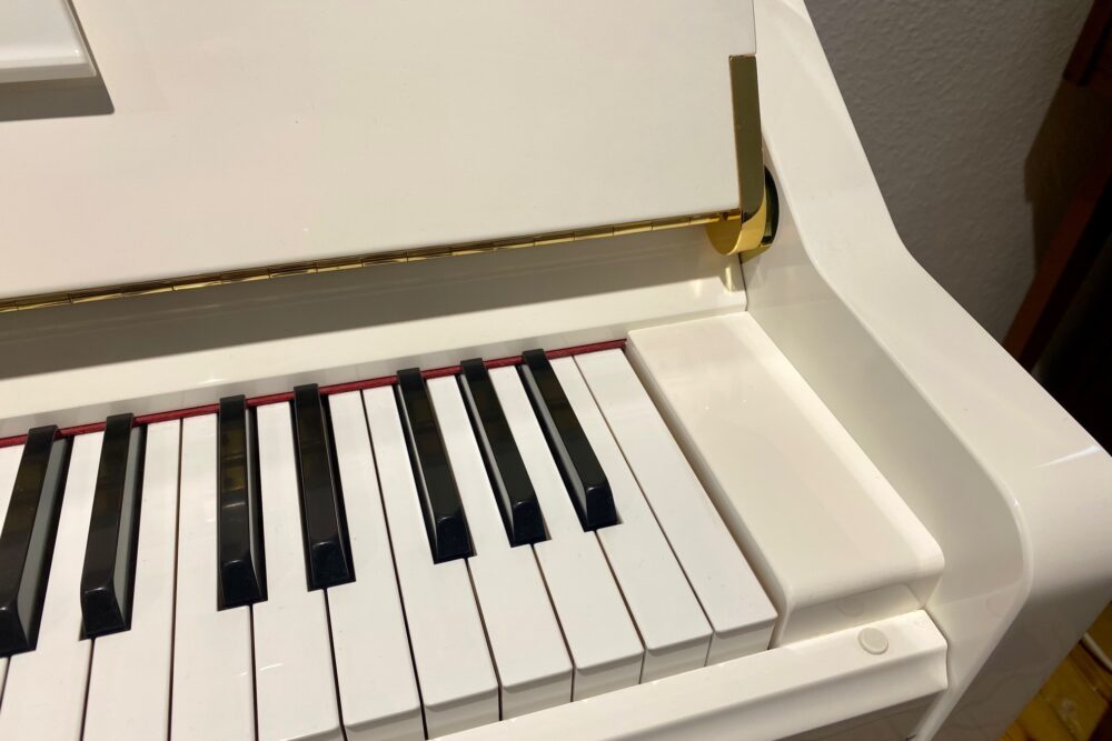 Yamaha-U1-Klavier-weiß-Absenkautomatik