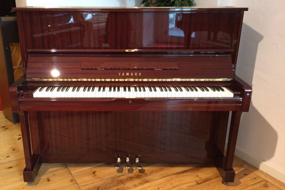 Yamaha-U1-Klavier