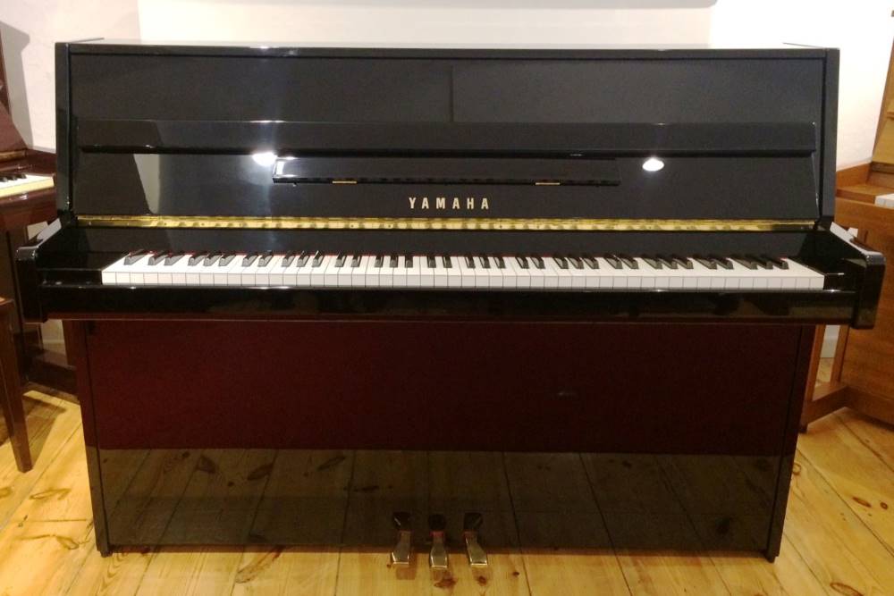 Yamaha-B1-Klavier