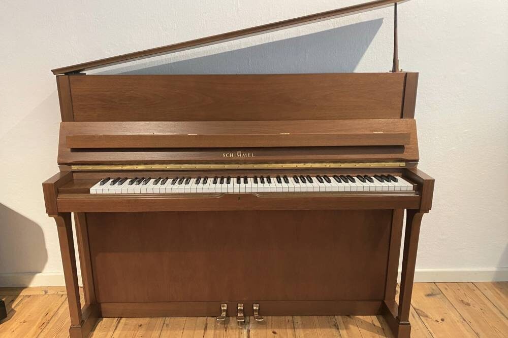 Gebrauchtes Schimmel Klavier 118T in Nussbaum