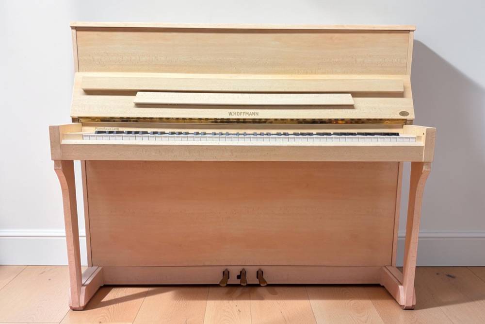 Gebrauchtes W. Hoffmann Klavier, 117 Buche Natur
