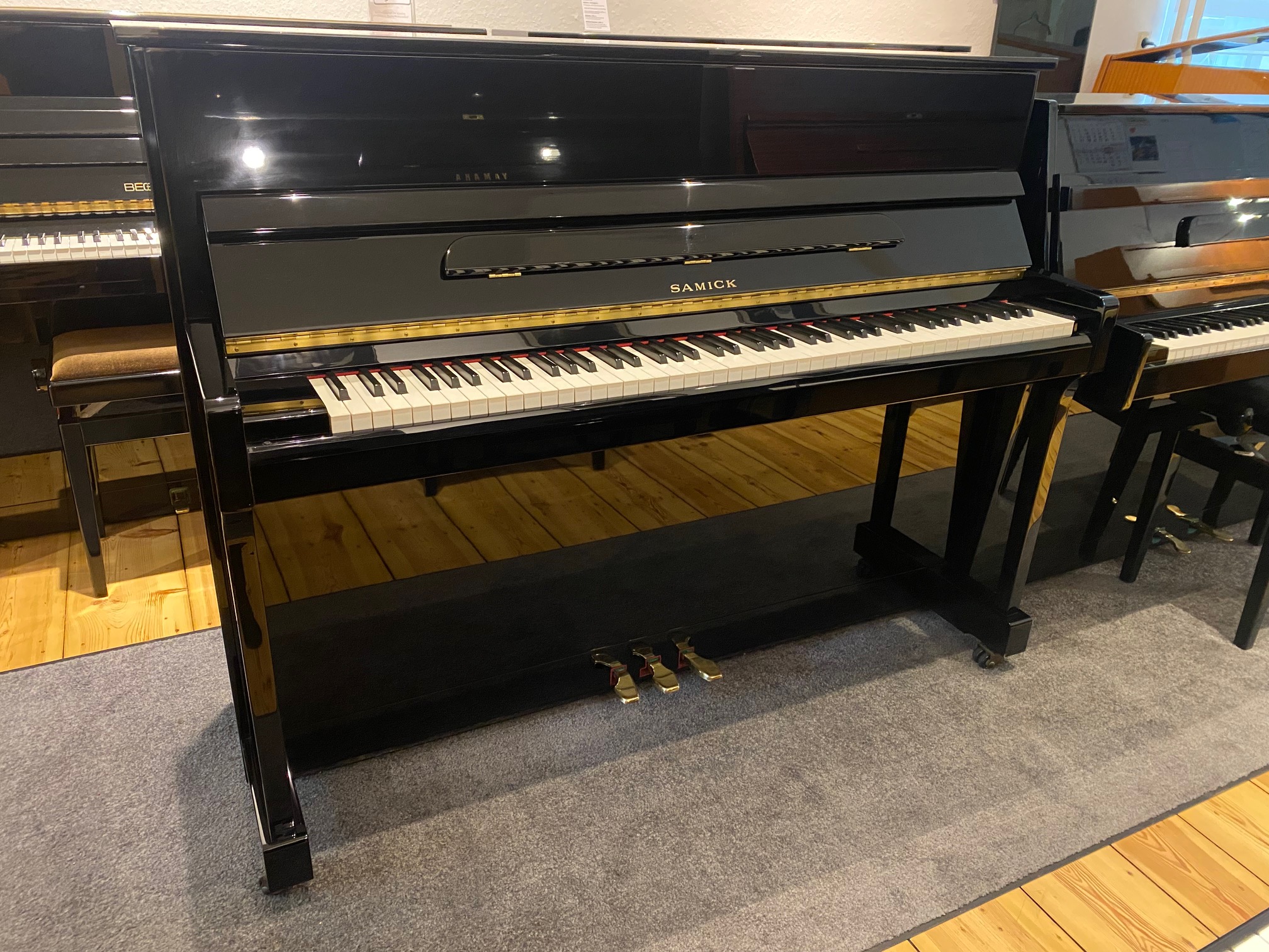 Samick-Klavier-JS-115-Schwarz-Hochglanz Samick-Klavier-JS-115-Schwarz-Hochglanz