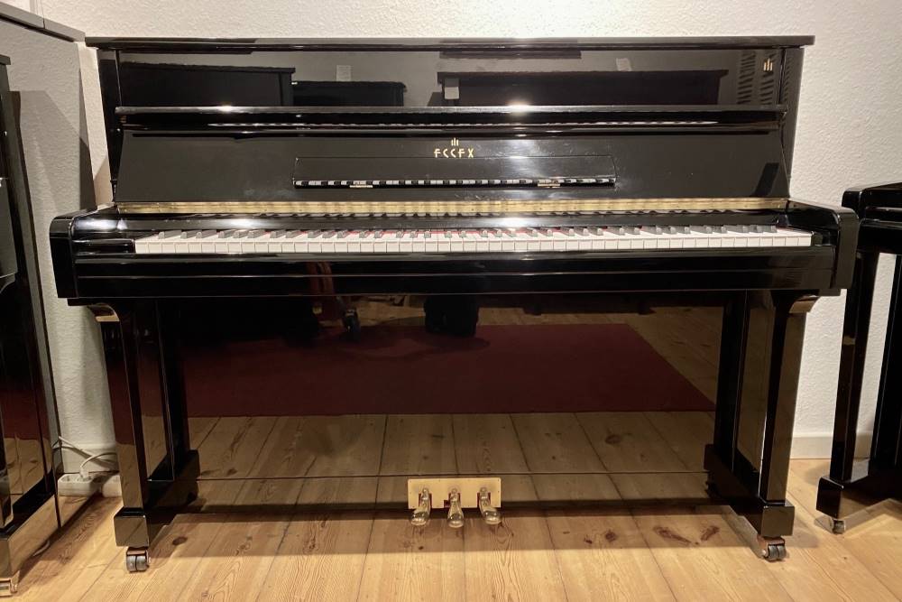 Essex-Klavier-EUP-111E
