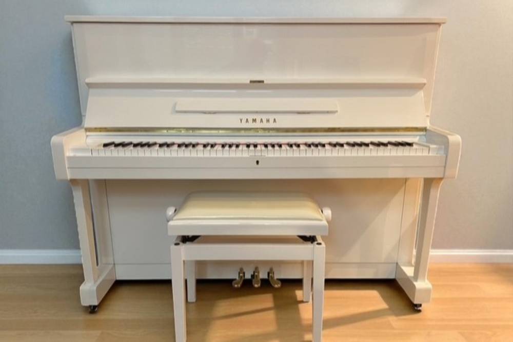 Gebrauchtes Yamaha U1 Klavier WeißHochglanz