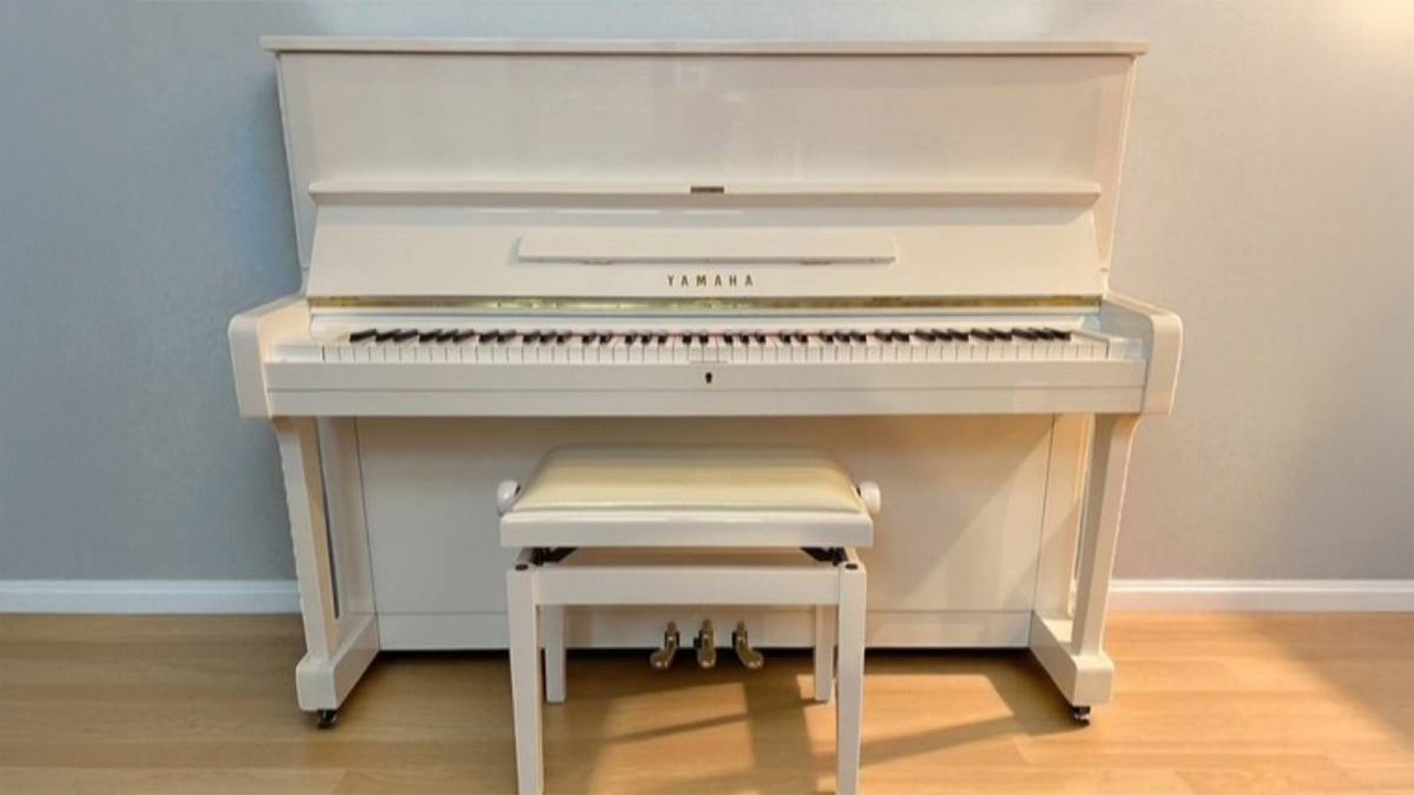 Yamaha-U1-Klavier-Weiss-Hochglanz-Header