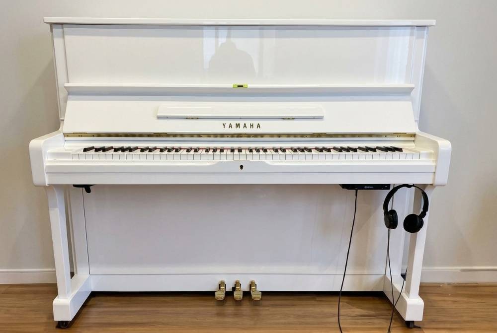 Yamaha-U1-Silent-Weiss-Hochglanz
