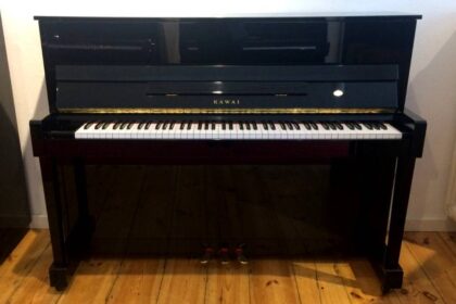 Kawai Klavier gebraucht, CS-14, Schwarz Hochglanz