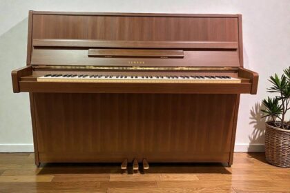 Gebrauchtes Yamaha Klavier, LU-201