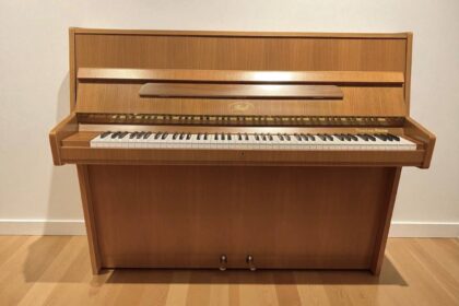 Ibach Piano Modell 115 Nussbaum-satiniert