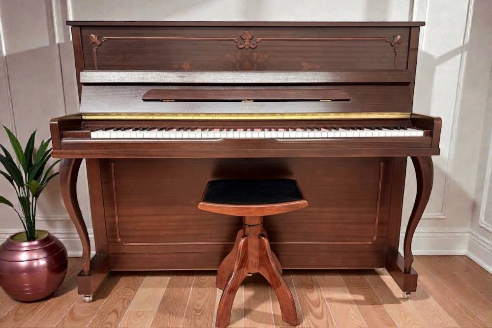 Astor-Klavier-P14-Mahagoni-satiniert