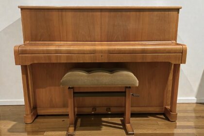 Sauter Klavier 106 Nussbaum-satiniert