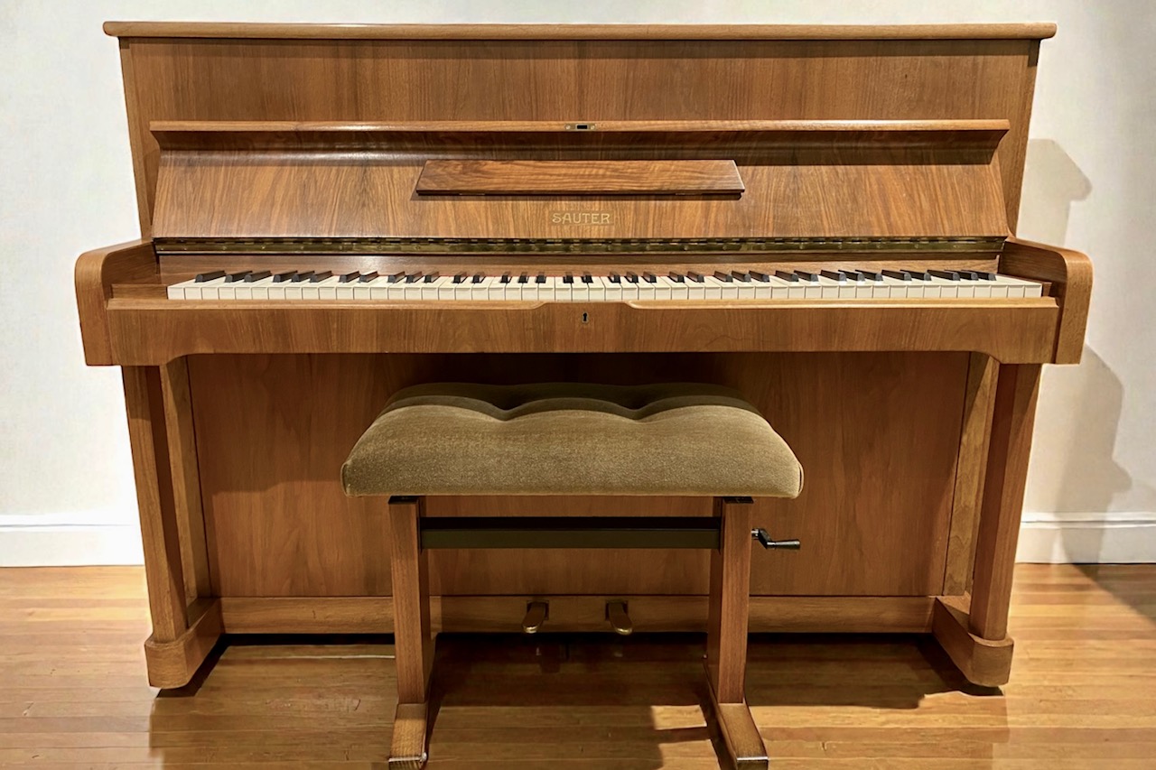 Sauter Klavier Modell 106 Nussbaum-satiniert