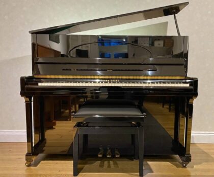 Young-Chang-Klavier-E-118-Schwarz-Hochglanz