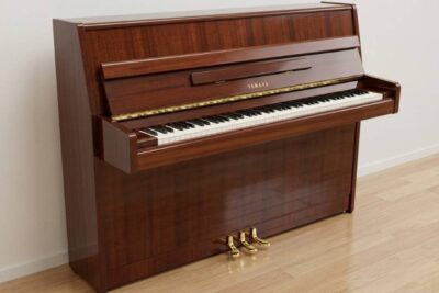 Gebrauchtes Yamaha Klavier, M1J, Mahagoni-poliert