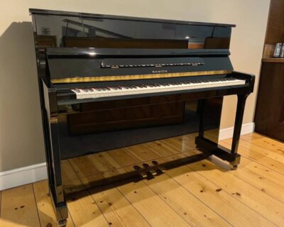 Gebrauchtes-Samick-Klavier-JS-115-Schwarz