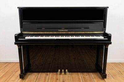 Yamaha-Klavier-P124-gebraucht-kaufen-Berlin-Schwarz-Hochglanz-im Pianohaus-Stieler