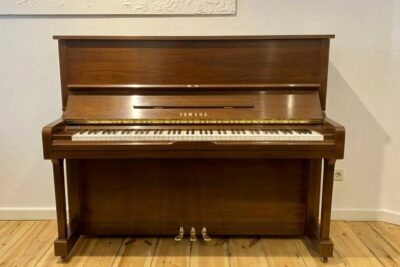 Yamaha-U1-Klavier-gebraucht-Walnuss-seidenmatt